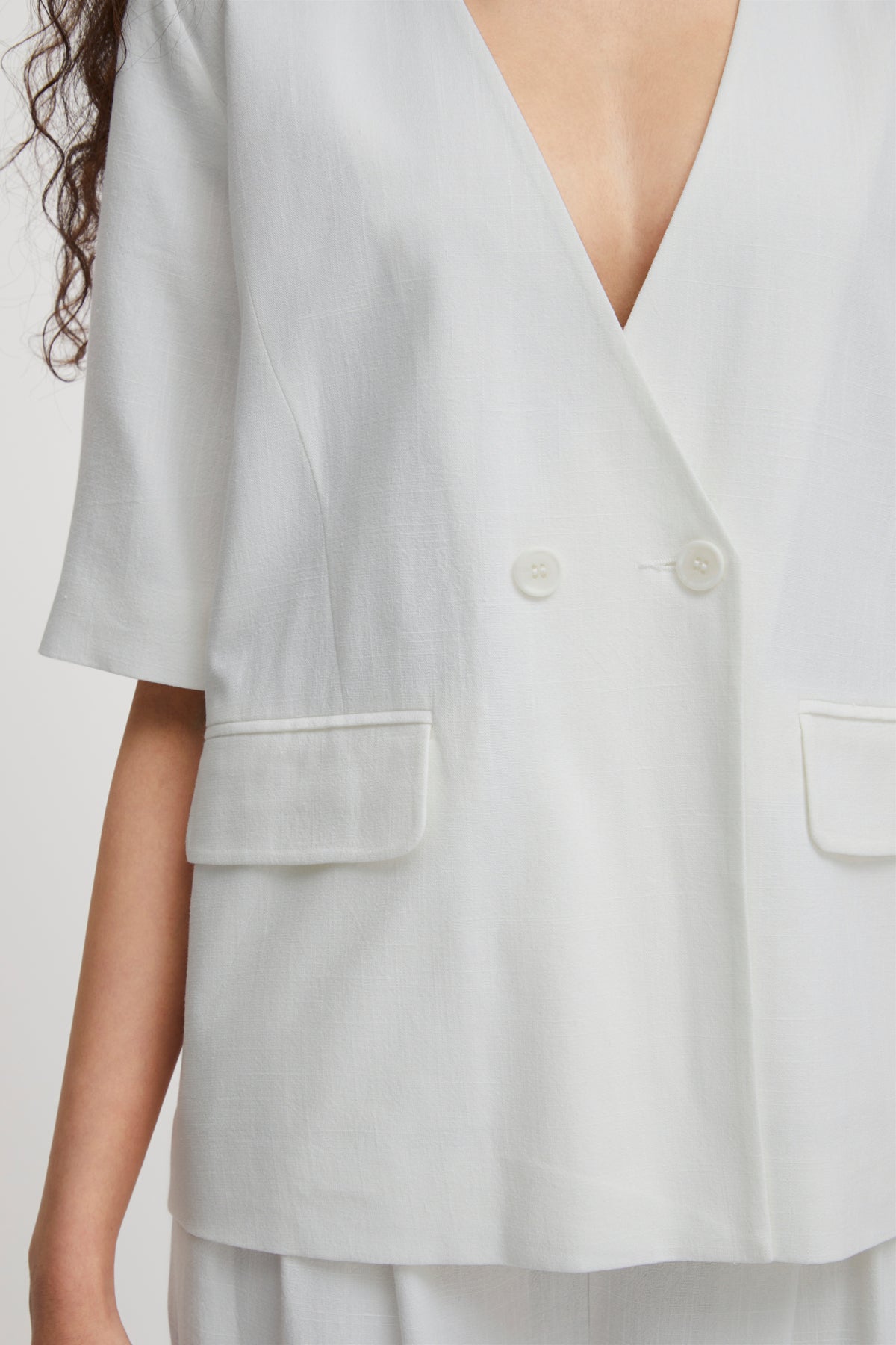 White short sleeve linen blazer