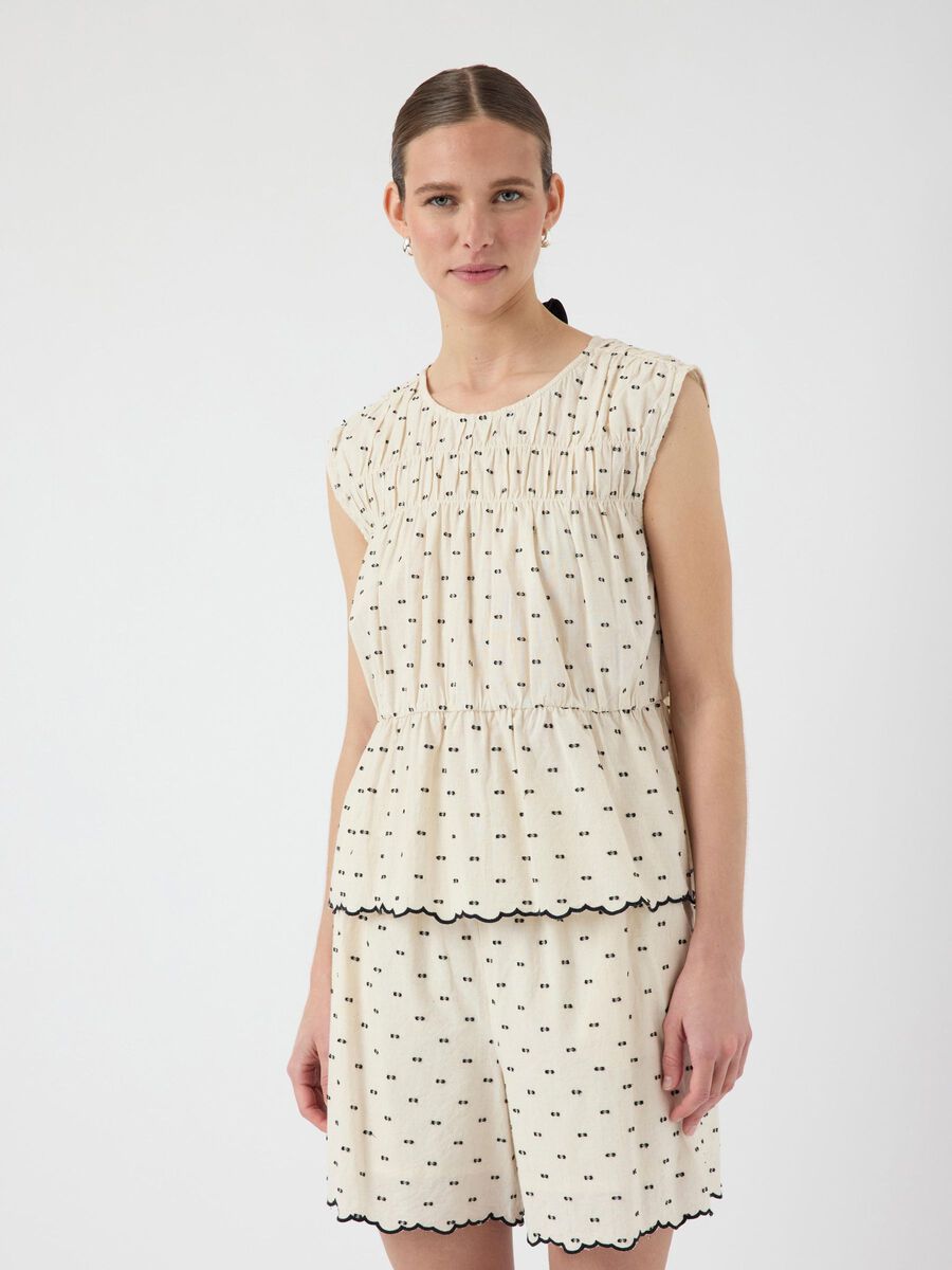 YasDobby Top Black Dots