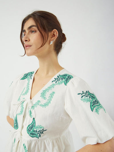 YasPine Tie Top White/Pine Embroidery