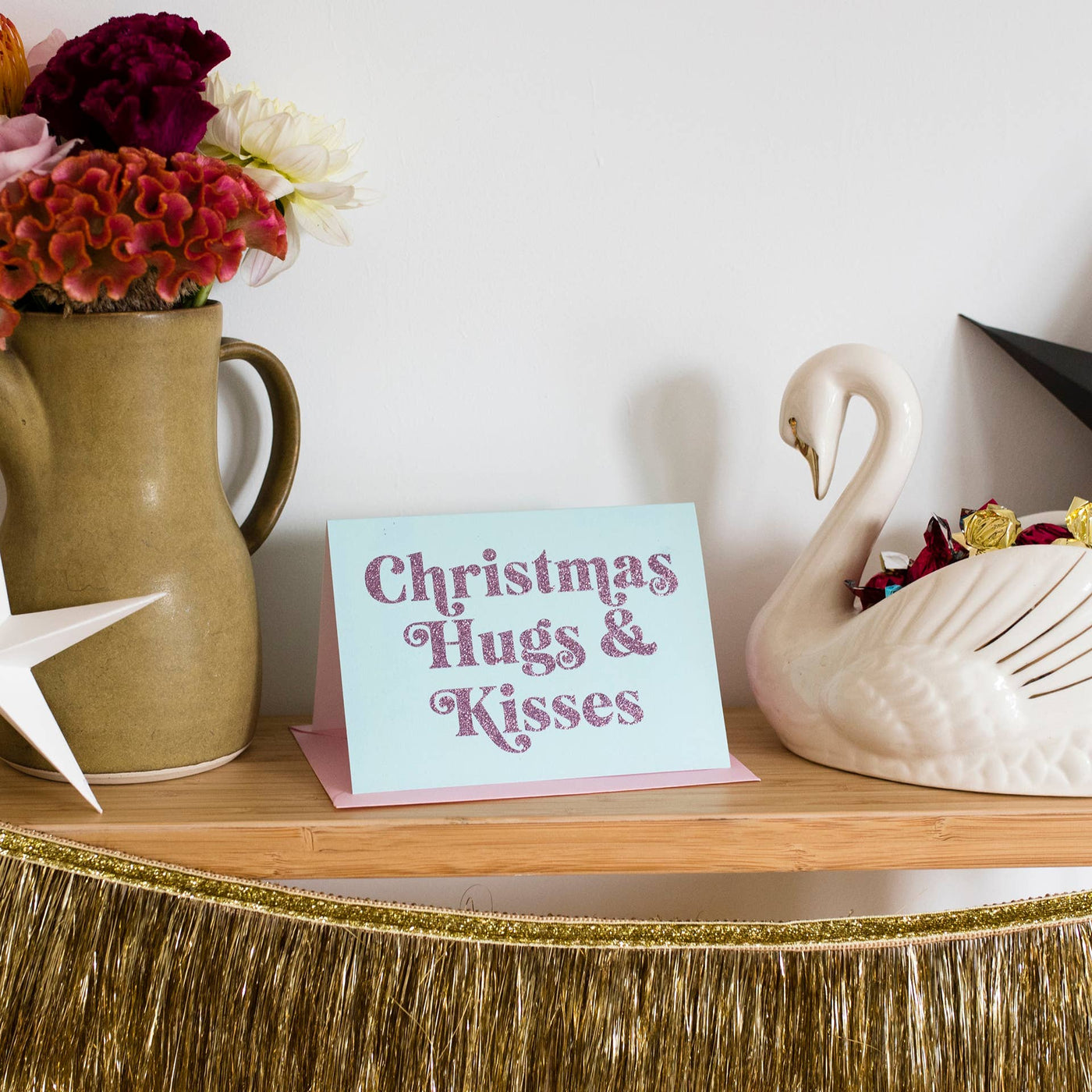 'Christmas Hugs & Kisses' Retro Glitter Card: Cello