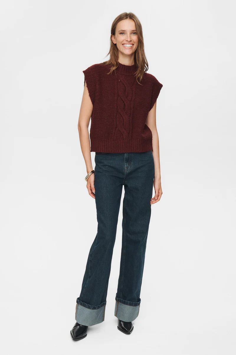 NuCaly Vest Wine