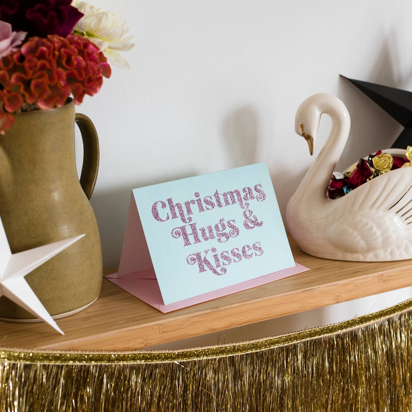 'Christmas Hugs & Kisses' Retro Glitter Card: Cello