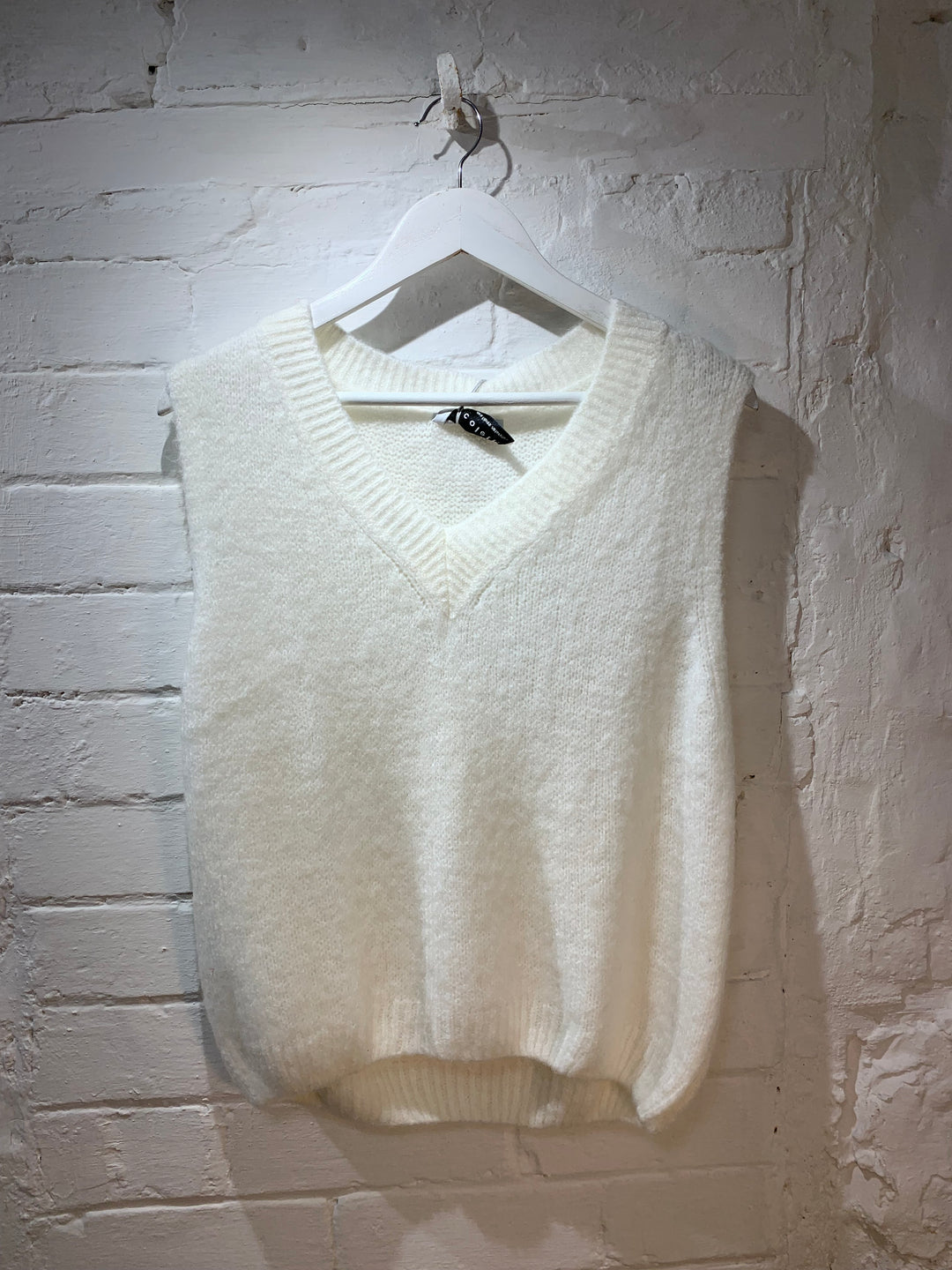 Mohair V-Neck Vest White – Iris Violet