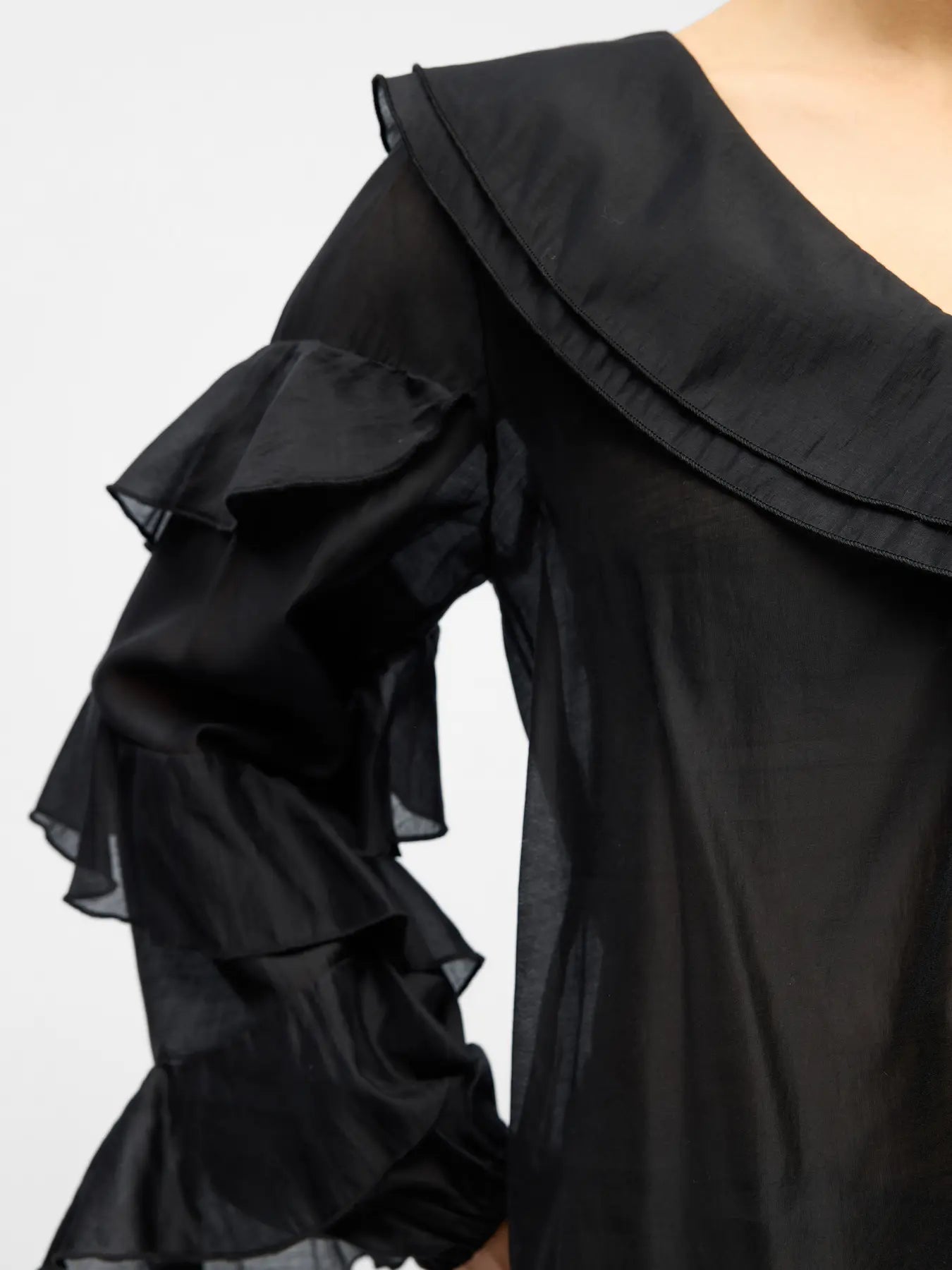 ObjZiva Ruffle Top Black