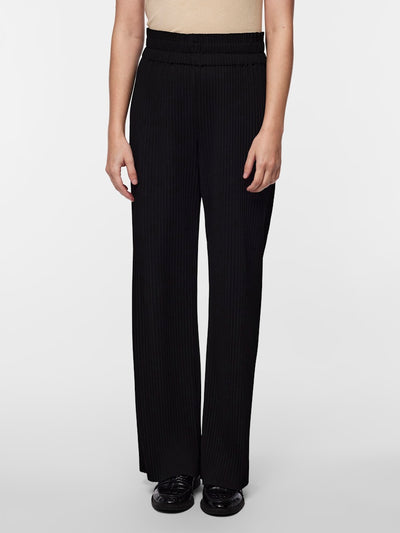 YasAlisa Pleated Trouser