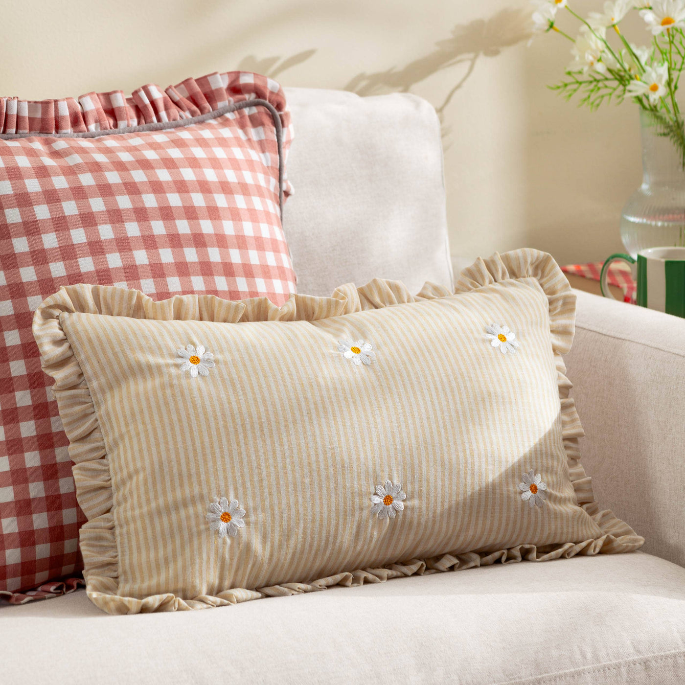 Les Fleurs Embroidered Ruffle Cushion Daisies: Daisies  30 x 50cm