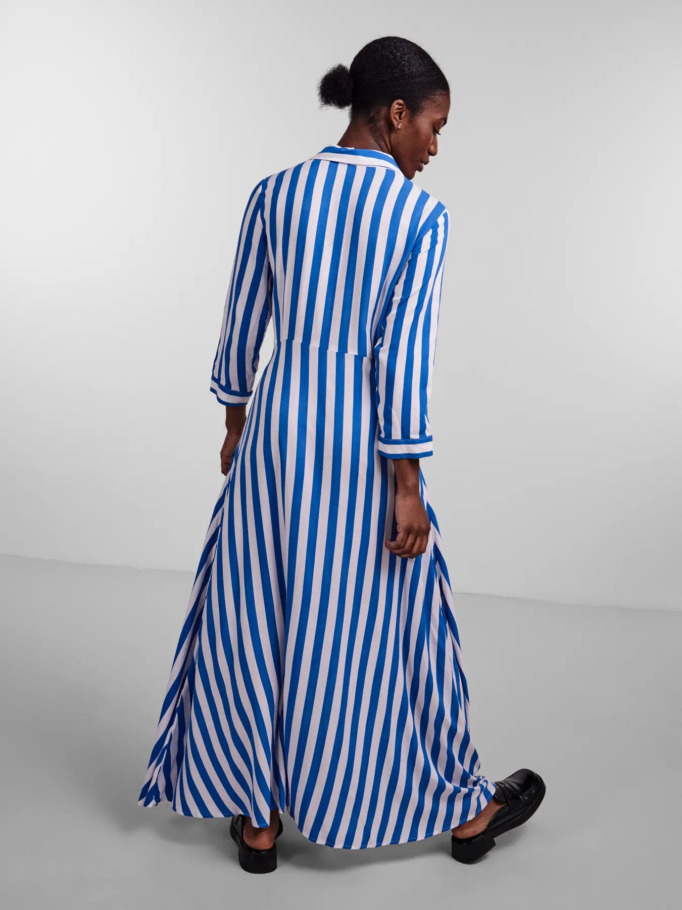 YasSavanna Shirt Dress Dazzling Blue Stripes